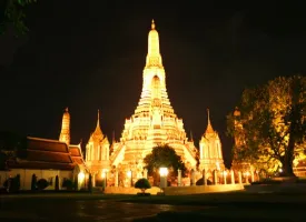 Wat Arun visiting hours